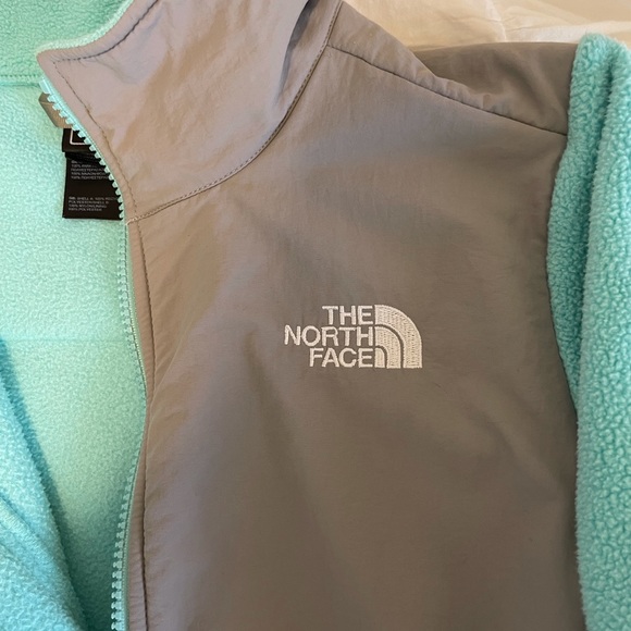 Women’s North Face Jacket - Picture 3 of 6